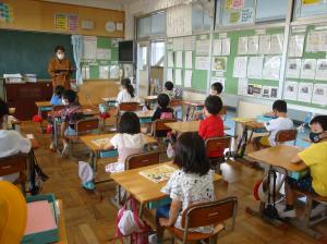 １年生読み聞かせ会a