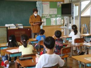 １年生読み聞かせ会c