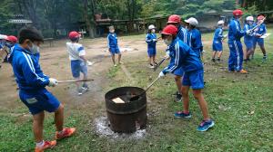 ５年生の宿泊学習【焼き板づくり】(4)d
