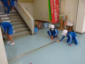 安静小学校をみがいていますa