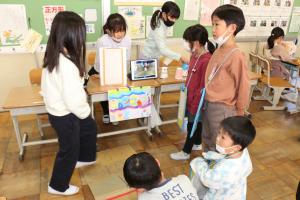 「おもちゃ広場」みなさんで仲良く活動しましたi