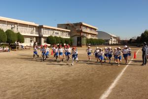 校内持久走記録会に向けて低学年a