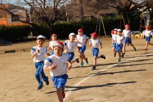 校内持久走記録会に向けて低学年e