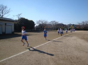 校内持久走記録会に向けて中学年d
