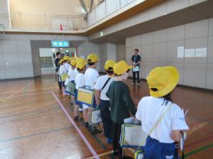 R7　３年校外学習・中央公民館と総合体育館７