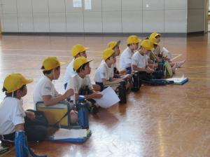 R7　３年校外学習・中央公民館と総合体育館１０