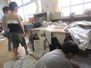 R7　新聞紙となかよし２