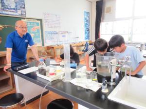 R7　４年水質実験出前授業２