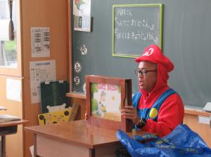 R7　読み聞かせ１学期末授業参観６