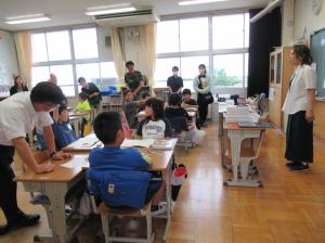 R7　読み聞かせ１学期末授業参観13