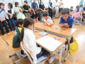 R7　読み聞かせ１学期末授業参観15