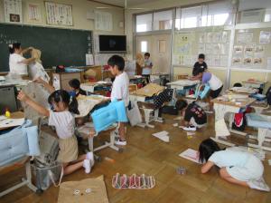 R7　２年図工ぎゅっとしたいお友だち２
