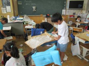 R7　２年図工ぎゅっとしたいお友だち４