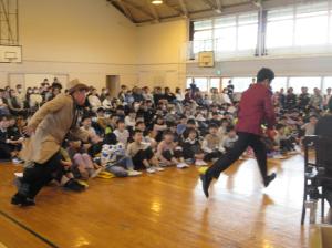 R7 ふれあいまつり東中演奏4