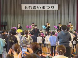 R7 ふれあいまつり東中演奏8