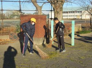 R7 落ち葉はきボランティア1