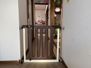 玄関入口に安全柵設置しました