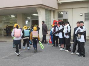 R7 東中あいさつ運動2