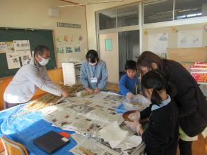 R7　ひまわり学級脱穀６