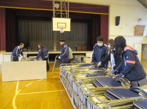 R7 職員作業イス整理1