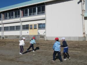 R8 休み時間の外遊び1