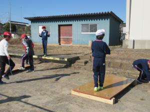 R8 休み時間の外遊び5