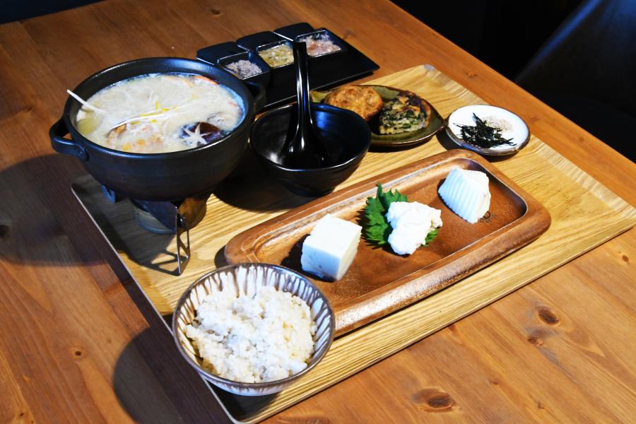 白菜豆乳麹鍋(とうふやたかはし)