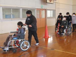 R8　車いす＆アイマスク＆高齢者体験２