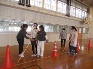 R8　車いす＆アイマスク＆高齢者体験４