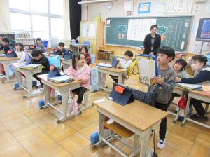 R8　学年末授業参観５