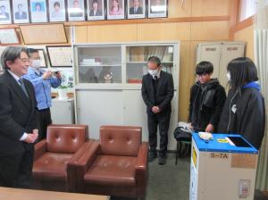 R8 アルミ缶プレス機寄贈5