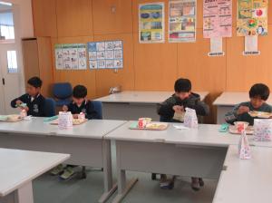 R8　３月の誕生給食２