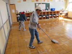 R8　学年末大掃除６