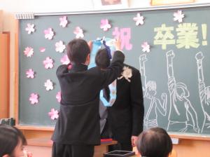 R8　卒業式後の教室４