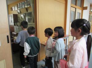 R8　学校探検２