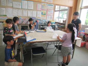 R8　１年学校探検