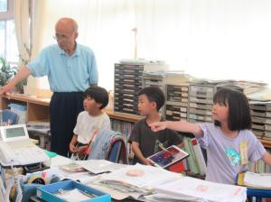 R8　１年学校探検３