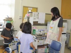 R8　１年学校探検４